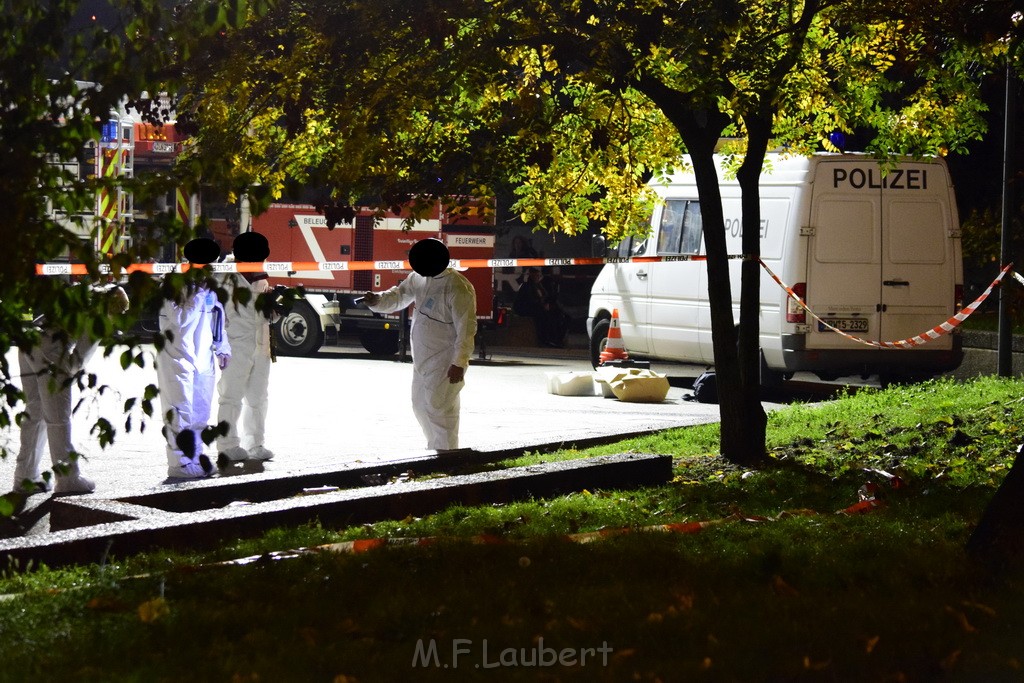 Einsatz BF Messerstecherei Koeln Neustadt Nord Eberplatz Platzmitte P095.JPG - Miklos Laubert